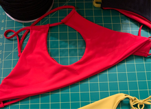 Load image into Gallery viewer, Keyhole Top